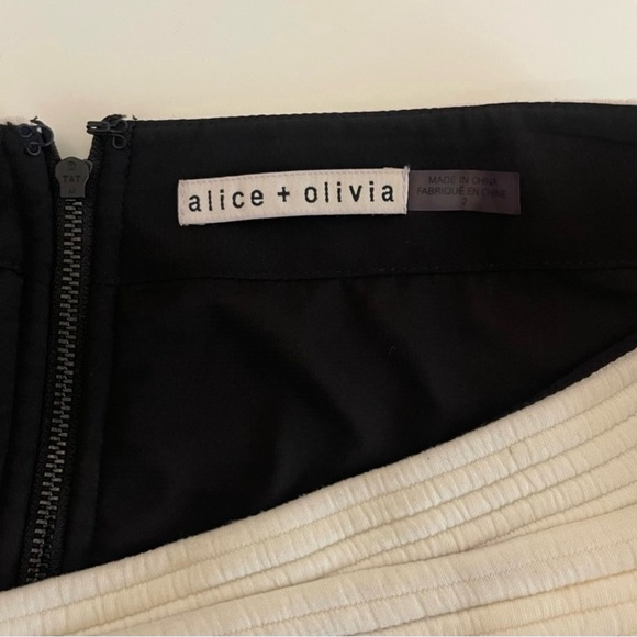 ALICE+OLIVIA Lennon Lamb Leather Ottoman Stitch preppy academia Skirt Size 2 - Picture 8 of 9